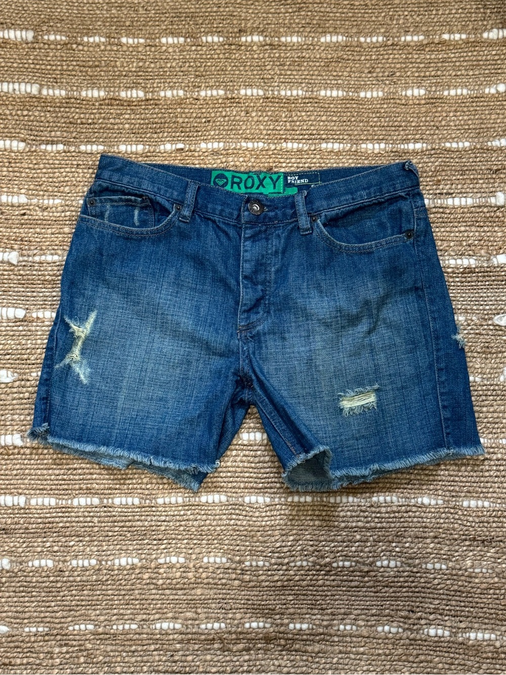 Roxy Distressed Denim Boyfriend Cutoff Shorts — Blue distressed size 5  Beachy